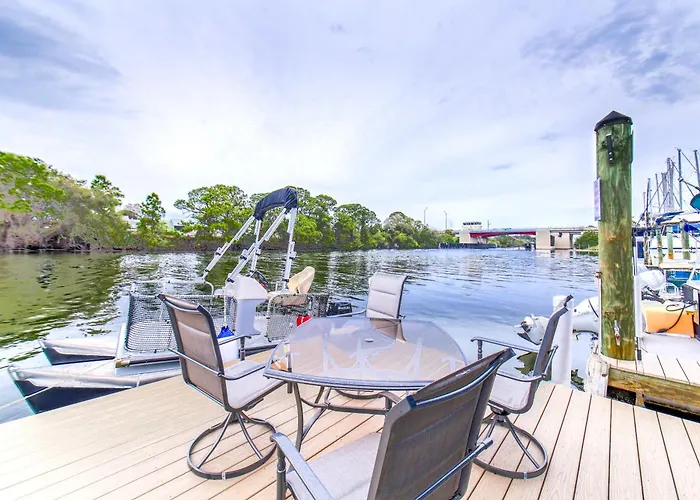 Unique Houseboat Rental